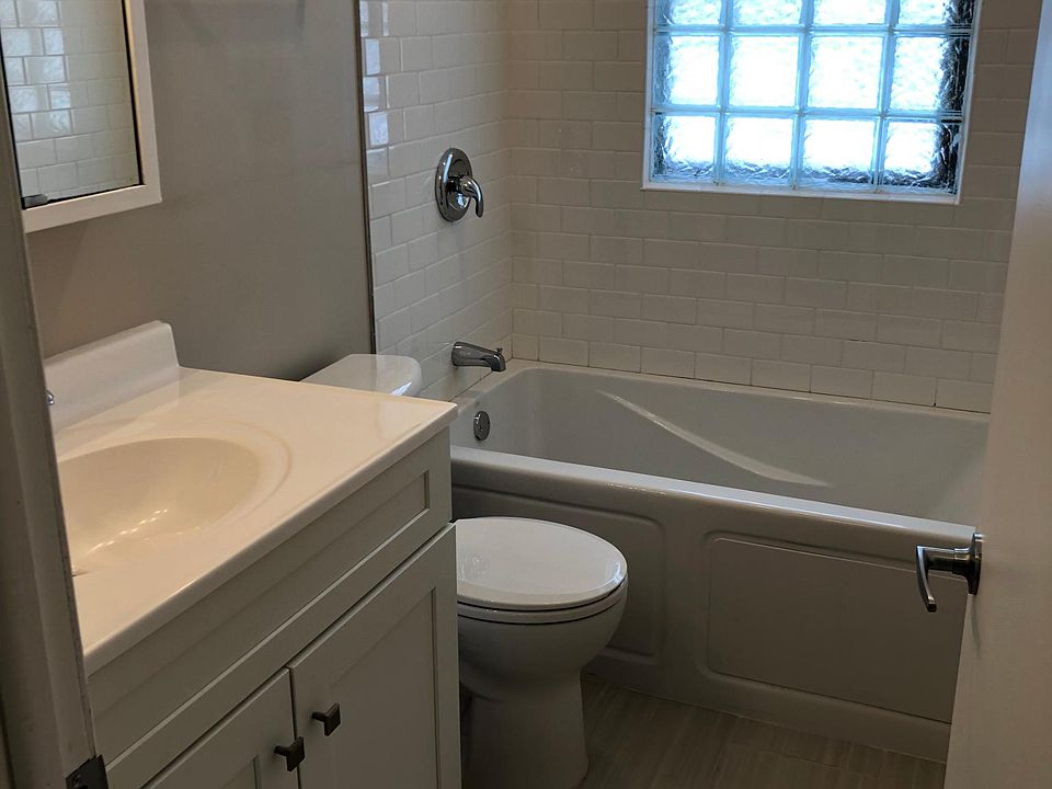 1st image of 2065 Queens Ave S