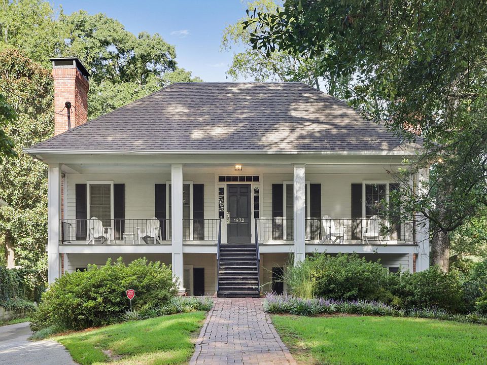 The Wycliff House _ Front Yard Street View