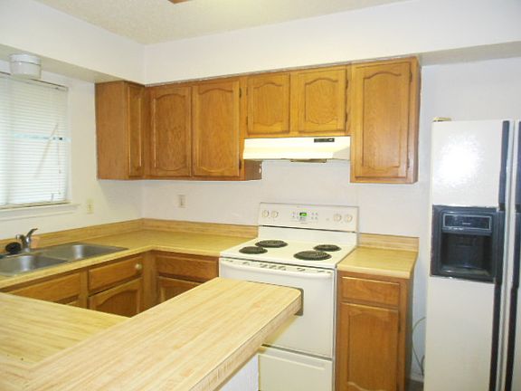 4th image of 6807 Maple Lake St