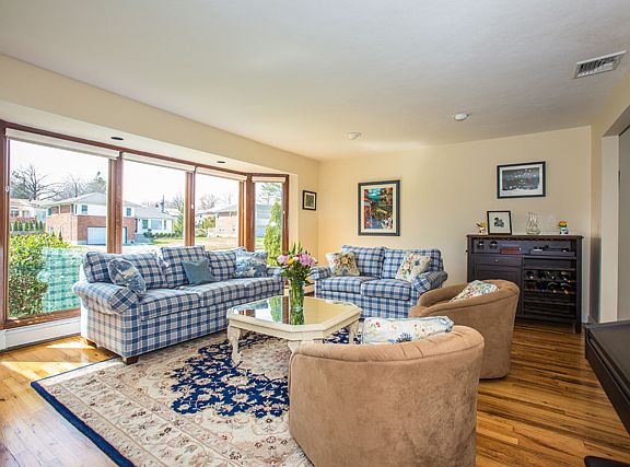 2nd image of 26 Kings Ln