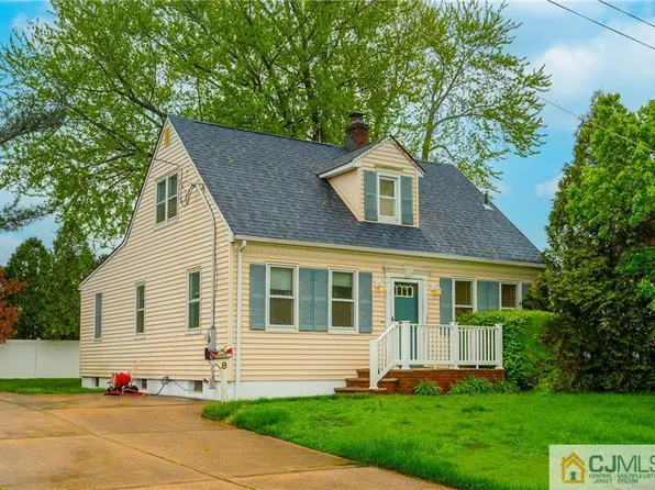 8 Canal St, Sayreville, NJ 08872
