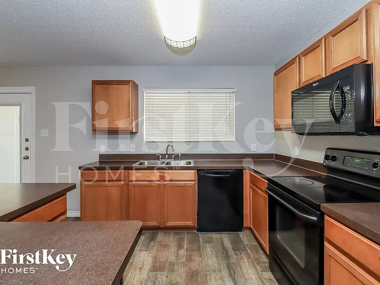 6200 Winnebago Ct — Photo 7