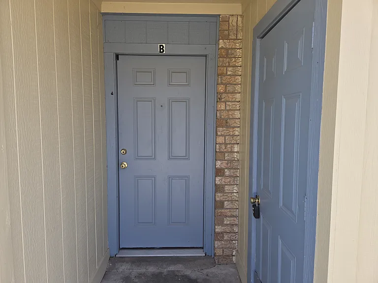 900 Ticonderoga Dr #B — Photo 2