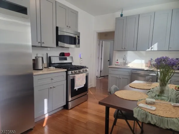24 E Price St, Linden, NJ 07036