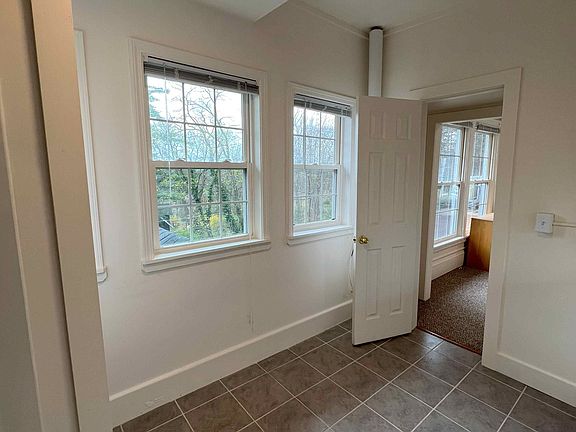3rd image of 509 Wyckoff Rd #9