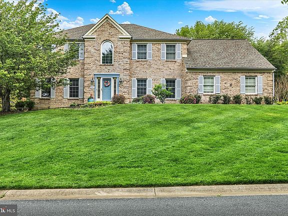 2nd image of 510 Ridgeview Dr