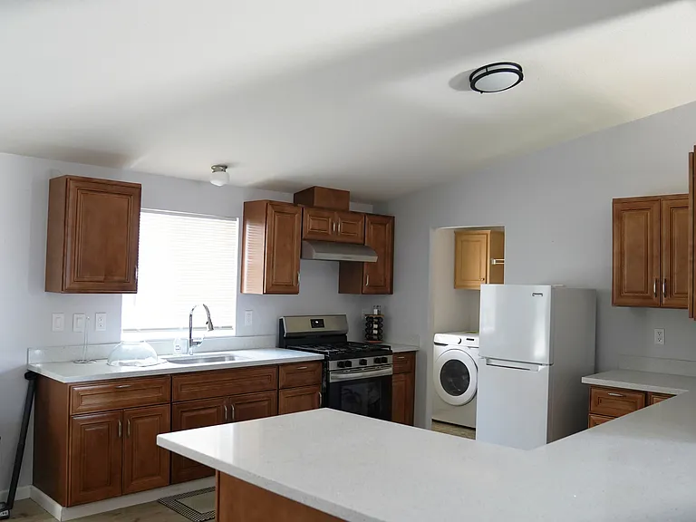 9425 Cherry St — Photo 10