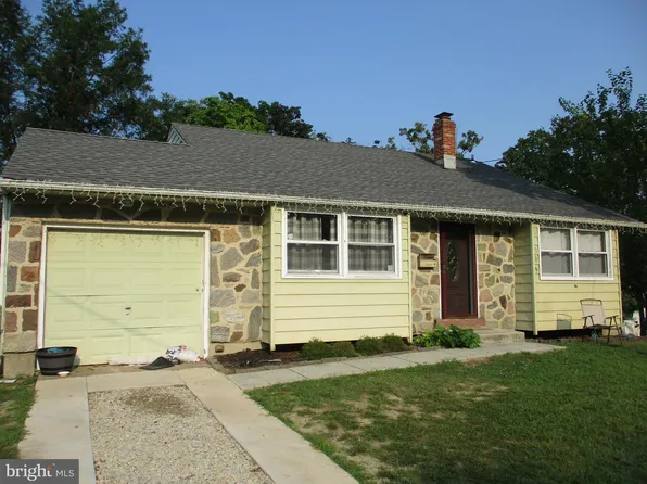 306 Sussex Dr, Lindenwold, NJ 08021