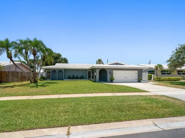 10236 Monarch Dr, Largo, FL 33774