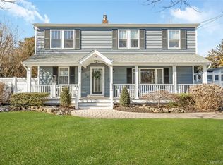 36 Wingam Dr, Islip, NY 11751