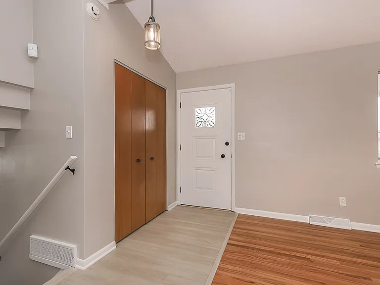 22290 Sharon Ln — Photo 4