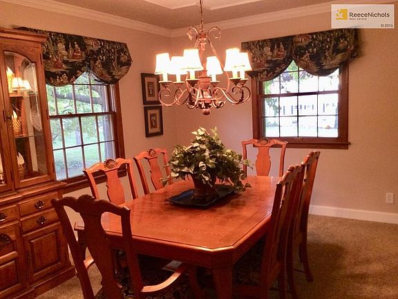Dinning room big enough to hold all the family at the holidays.
