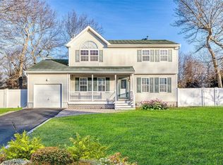 11 Gaetano Ln, Coram, NY 11727