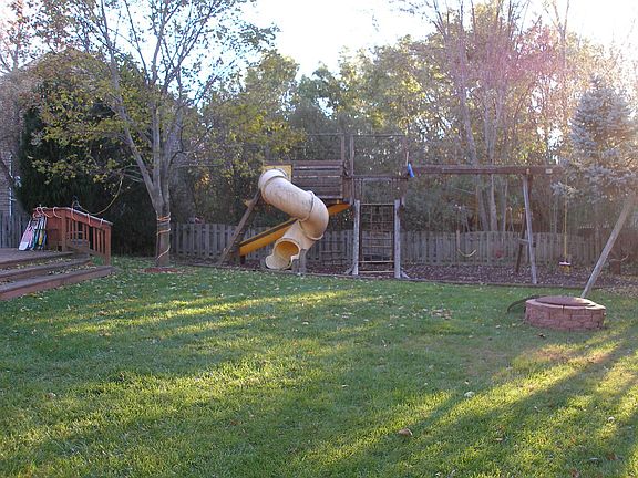 3rd image of 6005 Sanders Ct