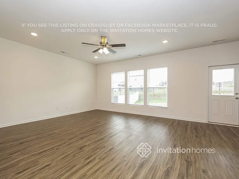 3810 Lantern Ln — Photo 4