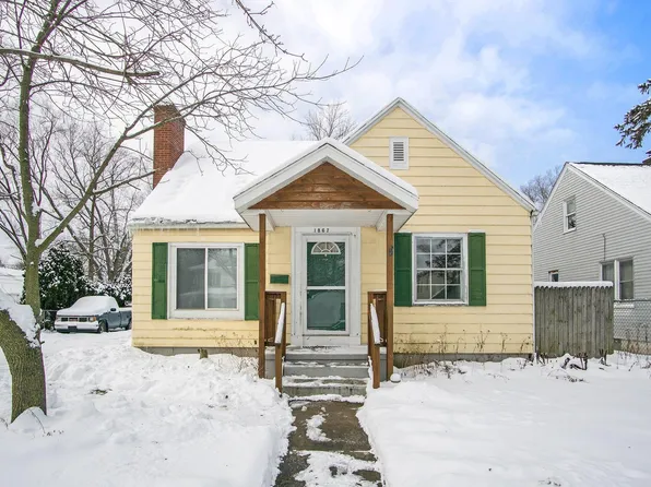 1867 Johnson St, South Bend, IN 46628