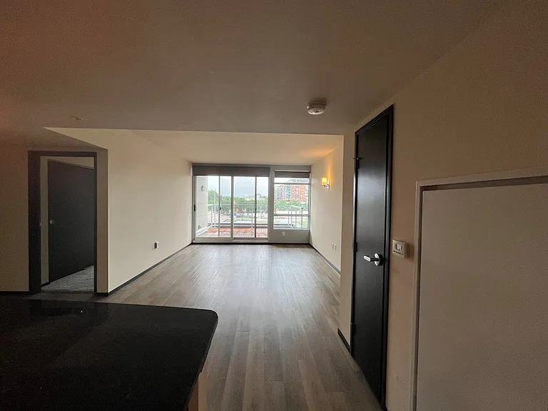 Galaxie High Rise Apartments — Photo 148