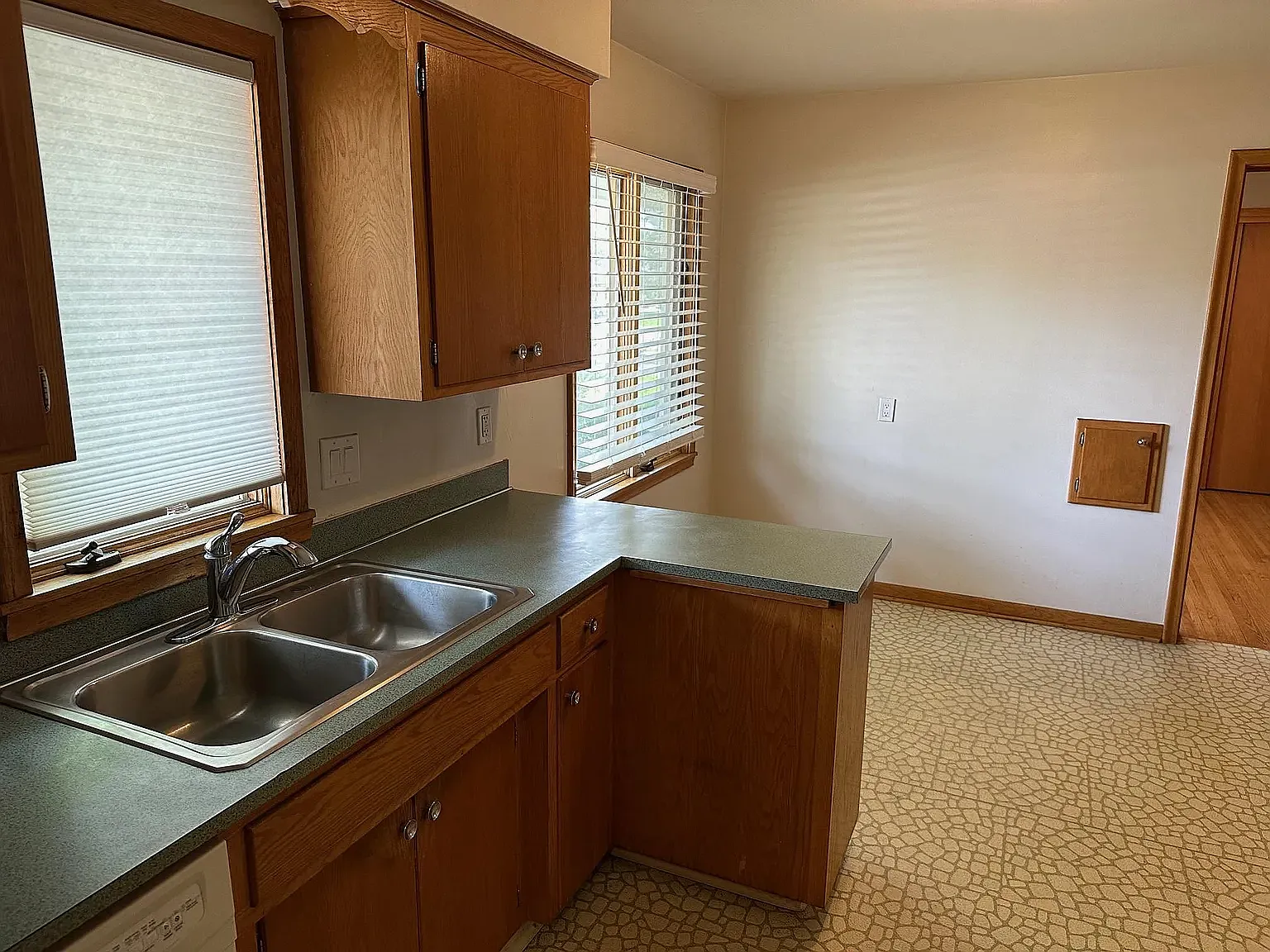 2 bed, 1.5 bath, 1100 sqft, $2,200 — Photo 4