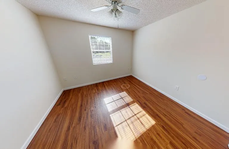 801 N Taft St — Photo 4
