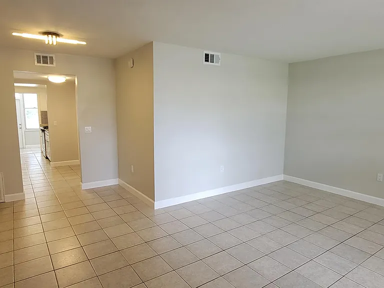 911 Washington Ave #118 — Photo 4