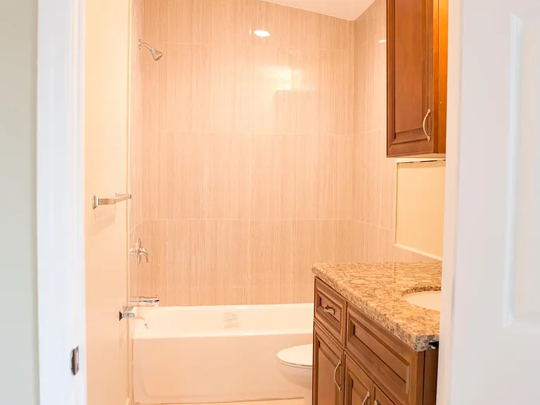 5815 Lincoln St #B — Photo 11