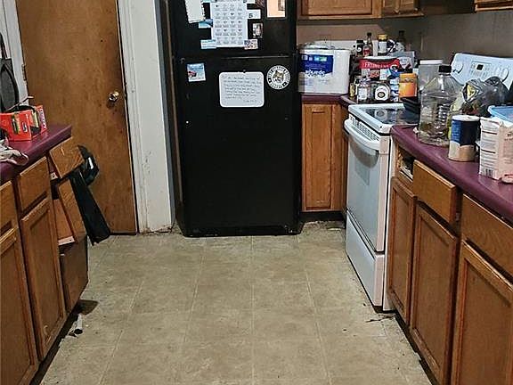 3rd image of 207 Fowler St