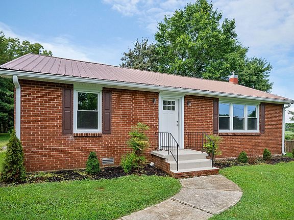 3rd image of 218 Roosevelt Rd