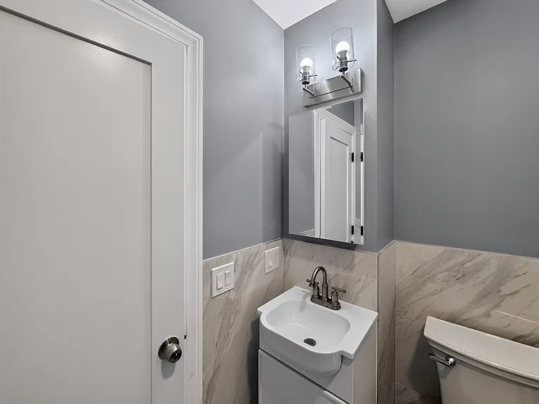 70 Holbrook Ave #R — Photo 16