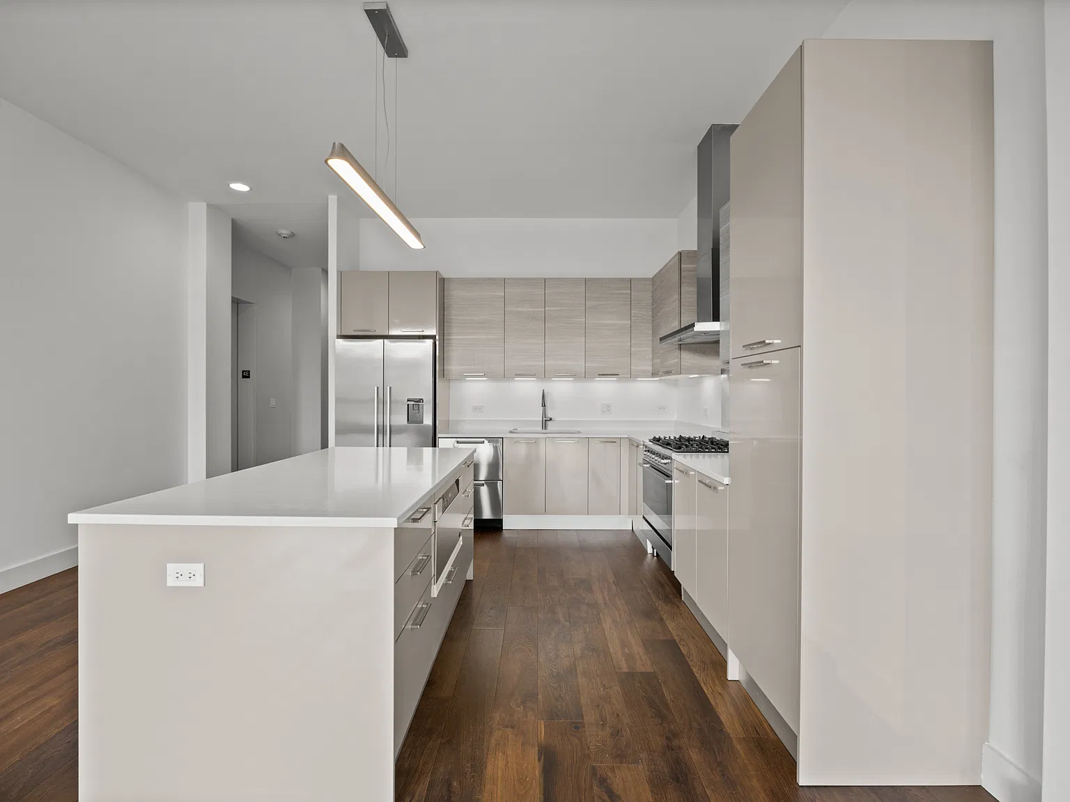 3 bed, 2143 sqft, $6,250 — Photo 1