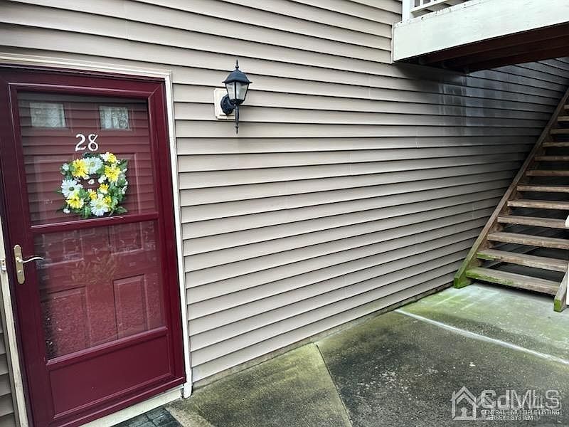 1st image of 28 Lear Ct