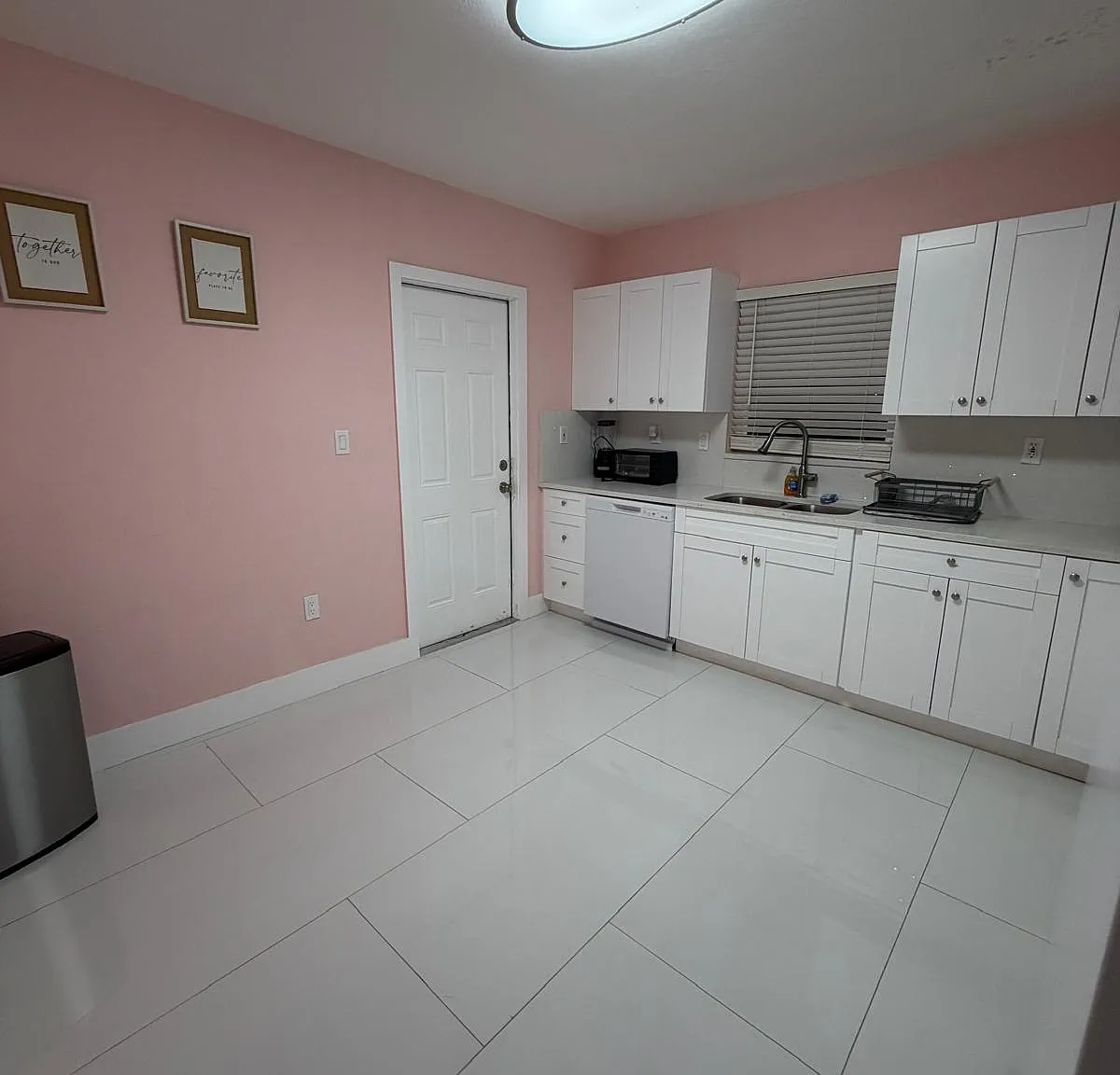 3 bed, 2332 sqft, $3,000 — Photo 4