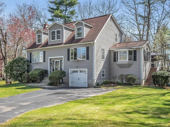 17 Wayside Rd, Tewksbury, MA 01876