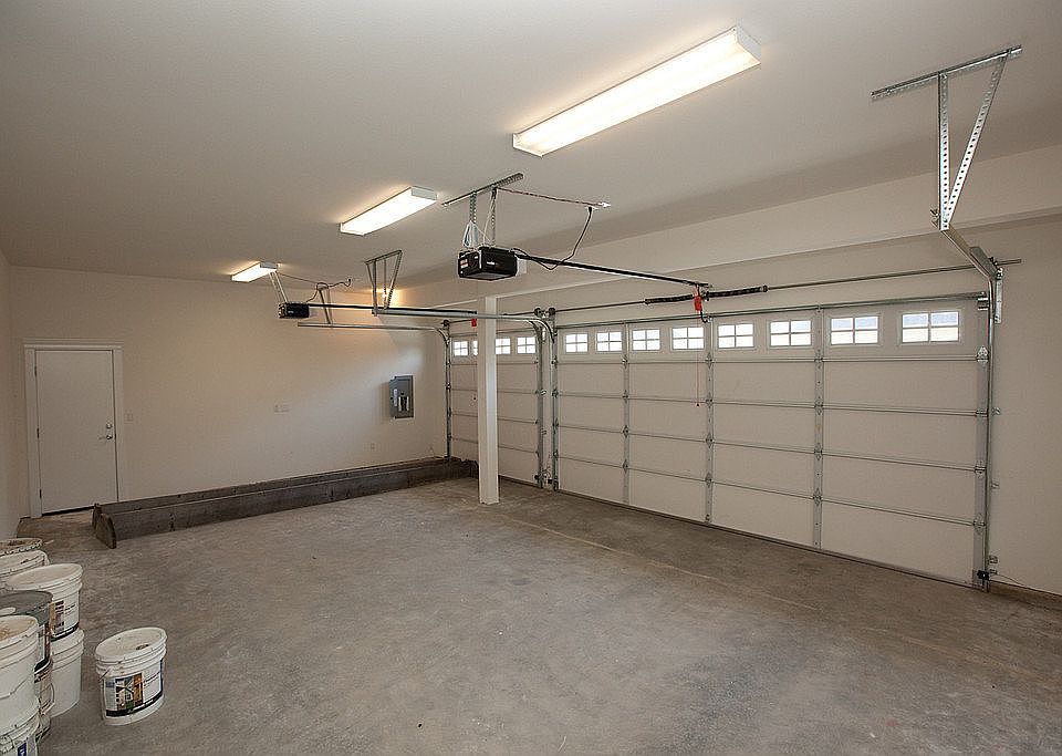 2nd image of 5018 NE 8th Pl