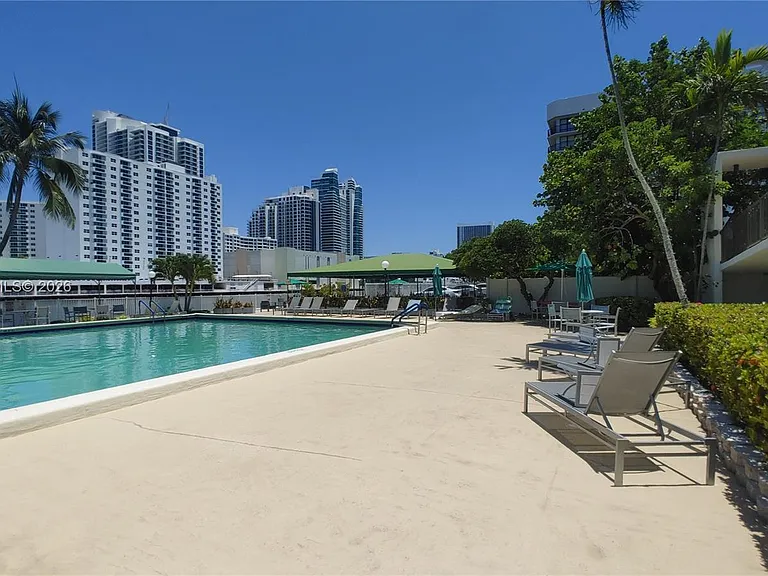 1000 Parkview Dr #125 — Photo 44