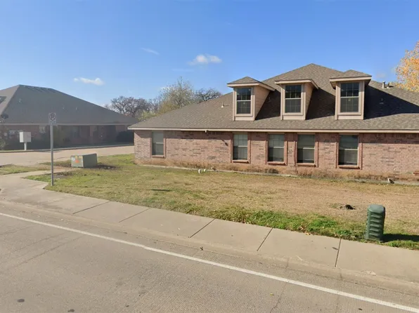 2335 N Elm St, Denton, TX 76201