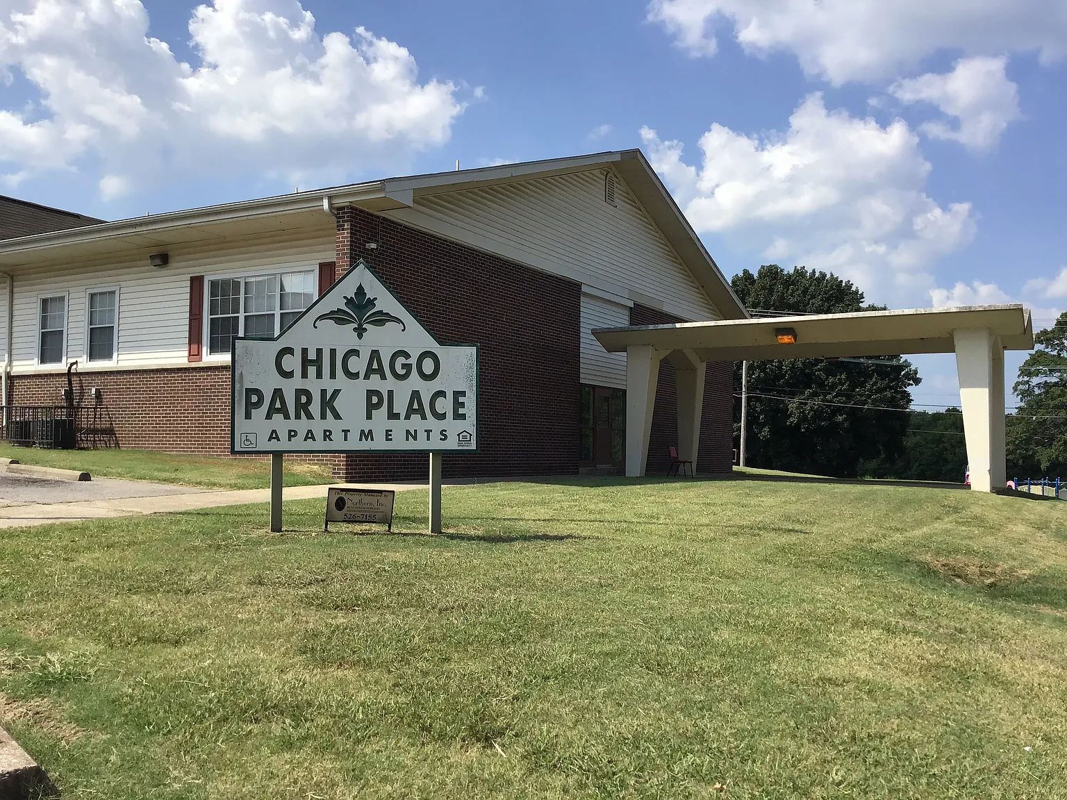 Chicago Park Place Apartments — Photo 1