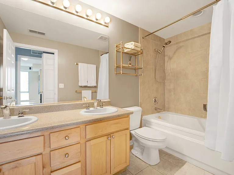 343 W Old Town Ct #504 — Photo 11