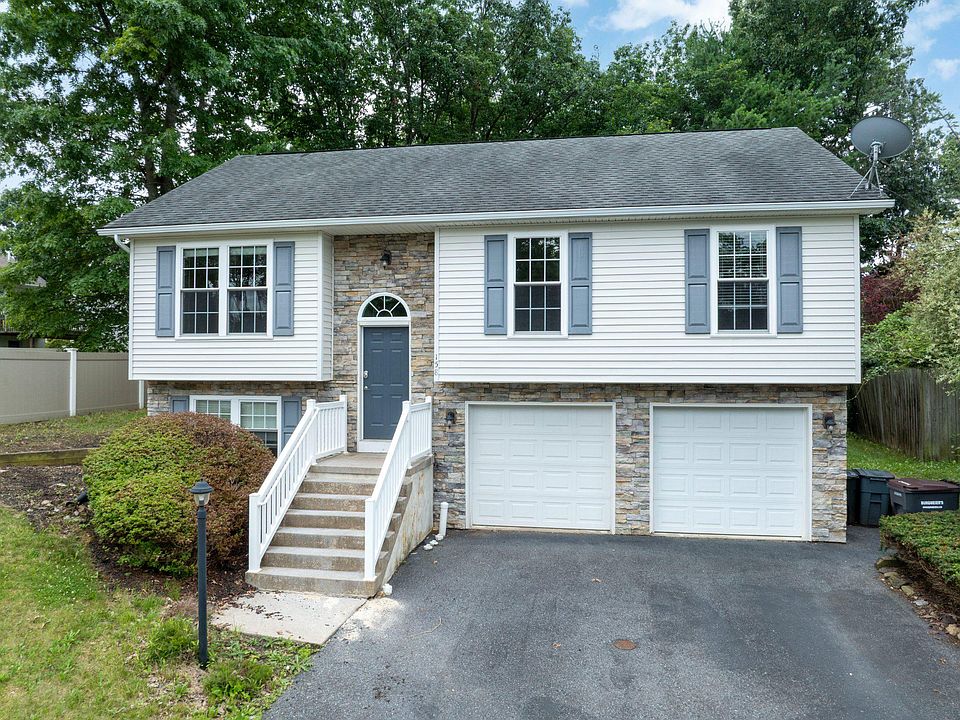 1st image of 158 McKivison Ct