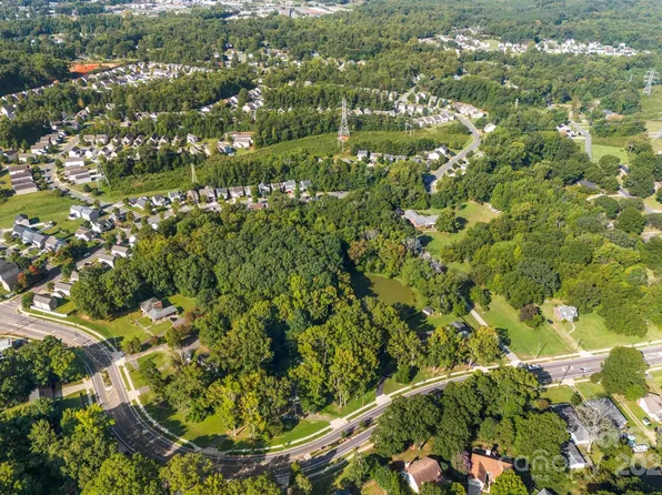 1215 Oakdale Rd, Charlotte, NC 28216