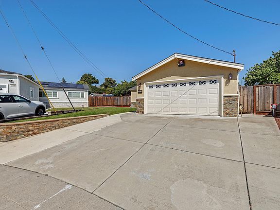 2nd image of 577 Jonathan Way