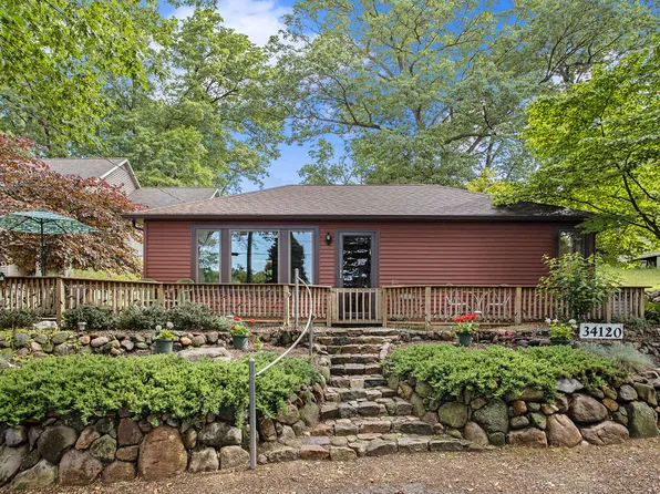 34120 Hillside Dr, Paw Paw, MI 49079