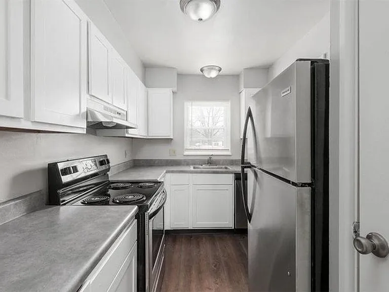 St. Clair Village — Photo 11