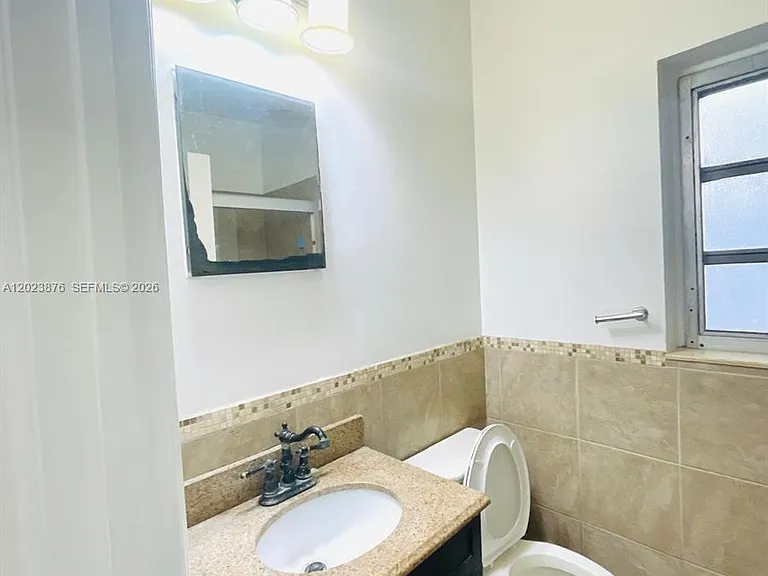 1020 SW 36th Ct — Photo 21