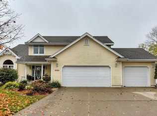 1020 Waterbury Cir, Altoona, IA 50009