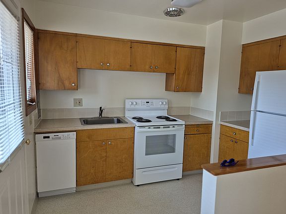 3rd image of 3938 SE 37th Ave #3938