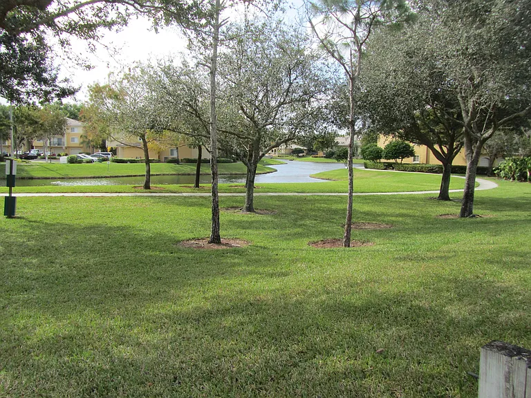 700 Crestwood Ct S #704 — Photo 22