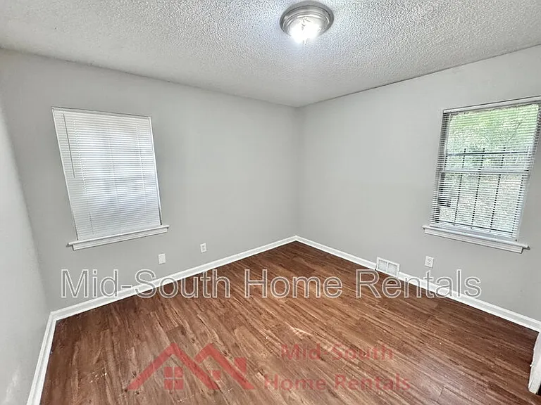 2050 Sharon Ln — Photo 14
