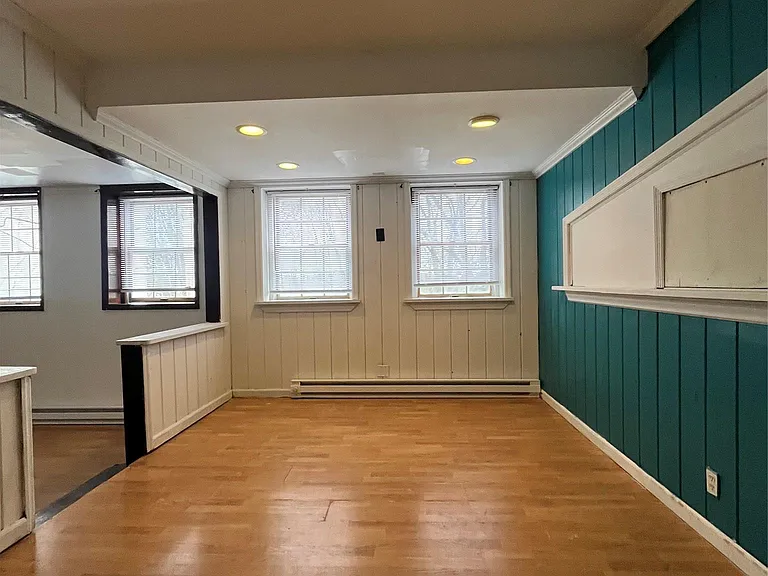 22 E Main St — Photo 8