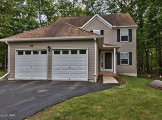 318 Witness Tree Ct, East Stroudsburg, PA 18301