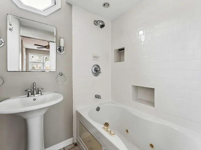 3503 Maple Ct — Photo 5